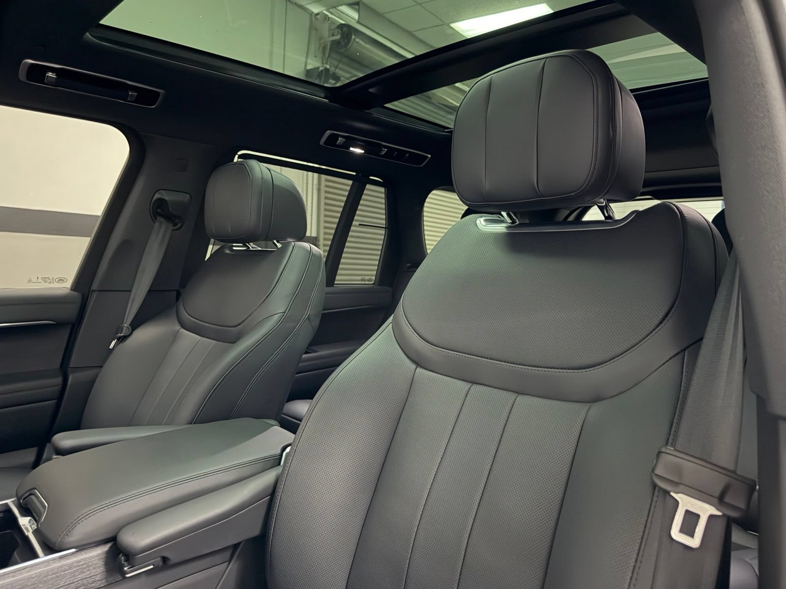 Used 2025 Land Rover Range Rover SE AWD/4WD image 24