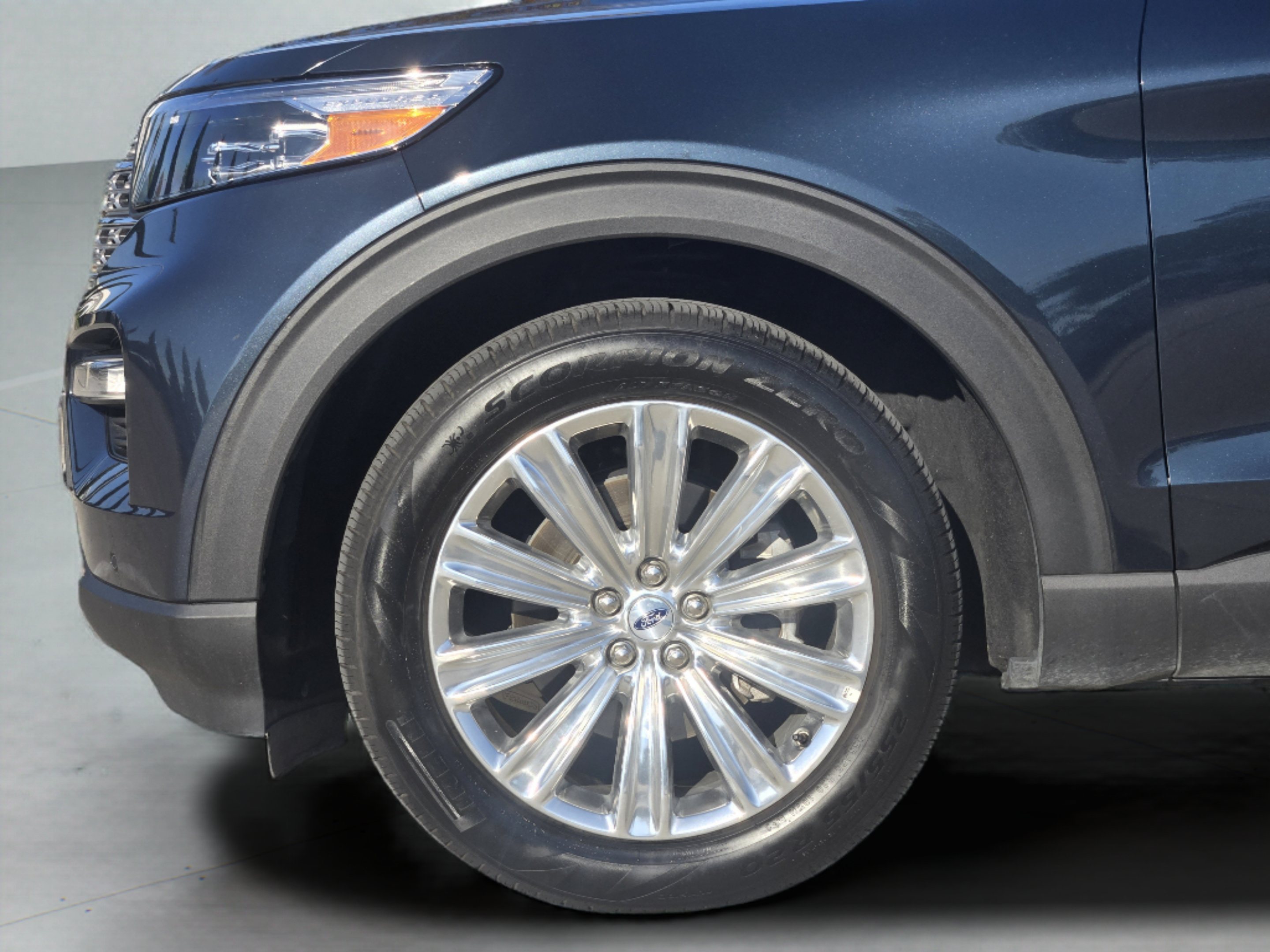 Used 2023 Ford Explorer Limited w/ Limited Technology Package RWD image 29