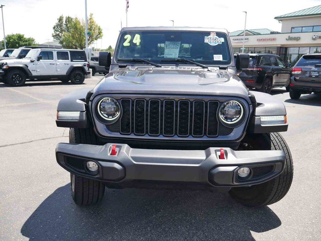 Used 2024 Jeep Wrangler Unlimited Rubicon AWD/4WD image 3