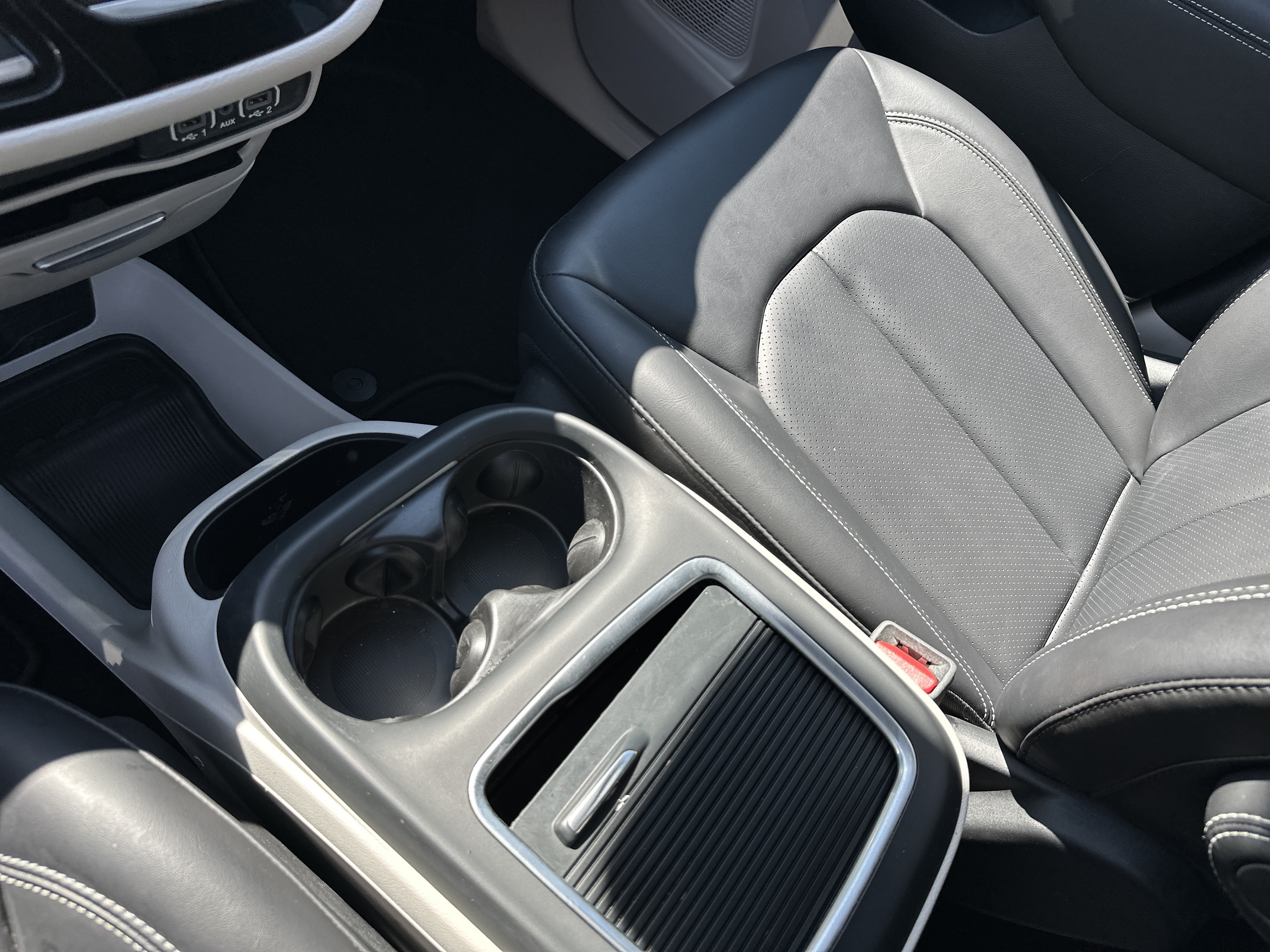 Used 2023 Chrysler Pacifica Touring-L AWD/4WD image 33