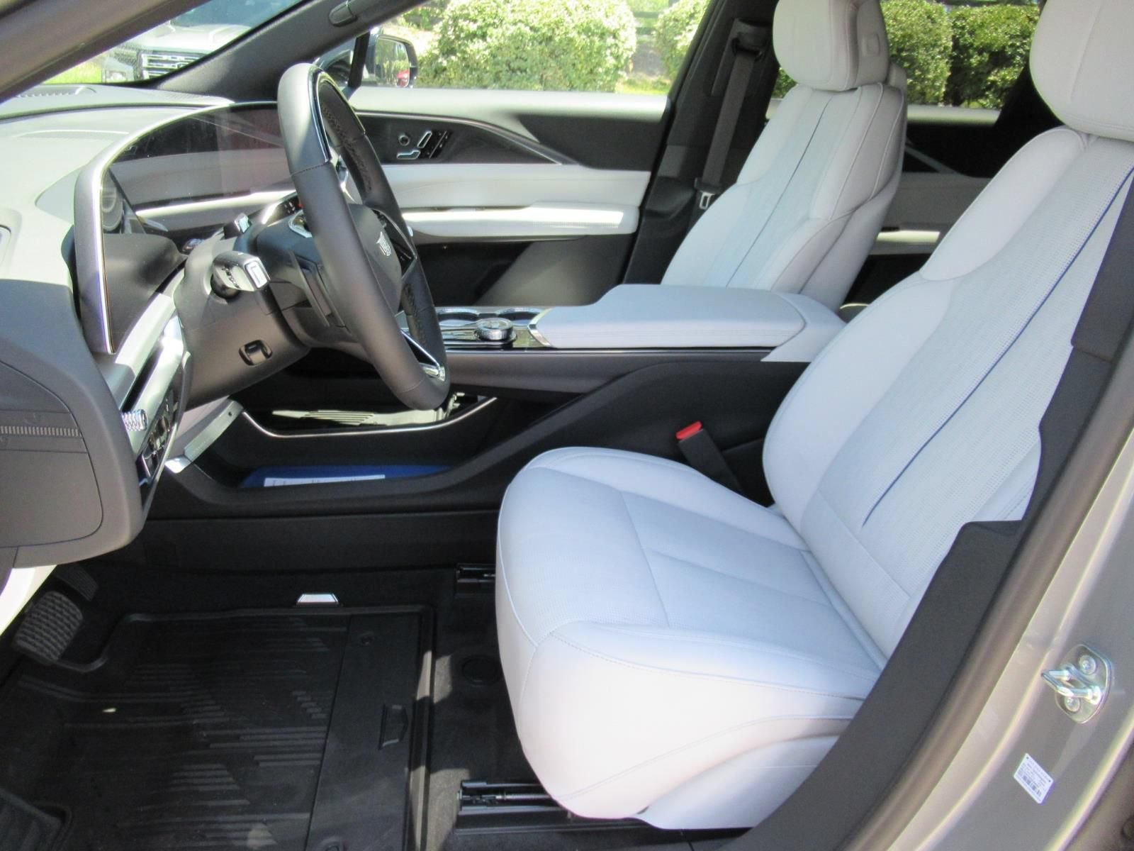 New 2026 Cadillac Lyriq Luxury RWD image 18