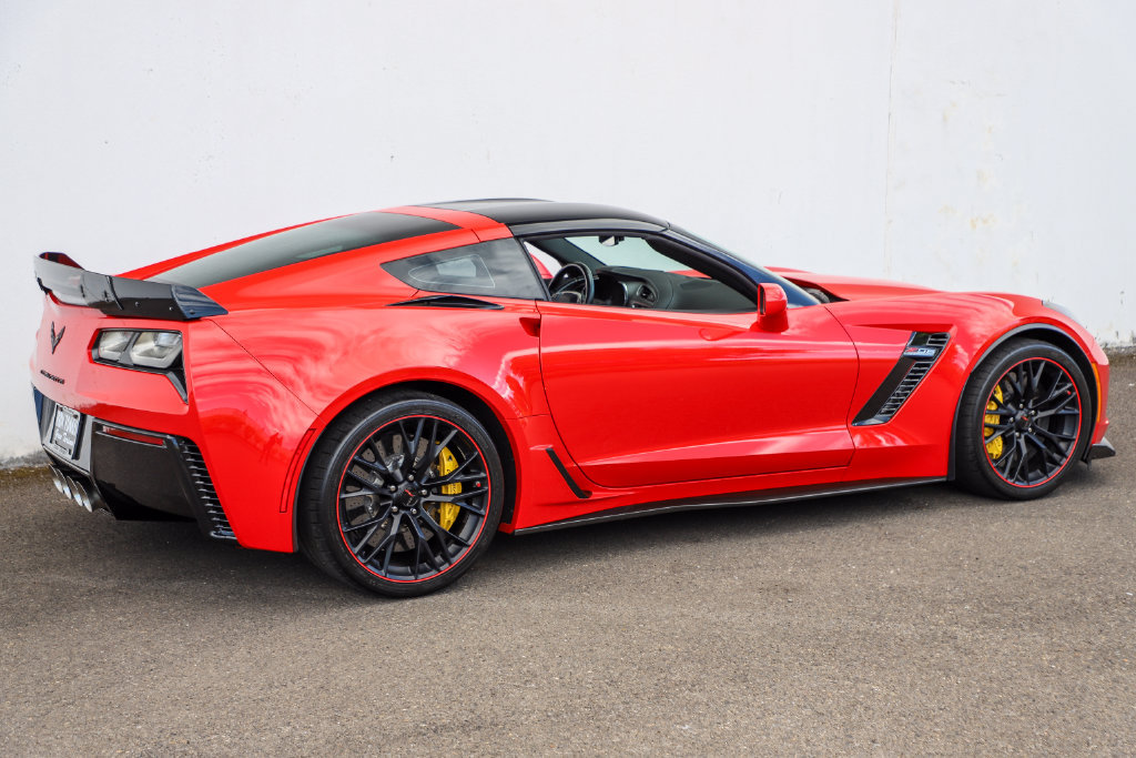 Used 2017 Chevrolet Corvette Z06 w/ Z07 Performance Package RWD image 20
