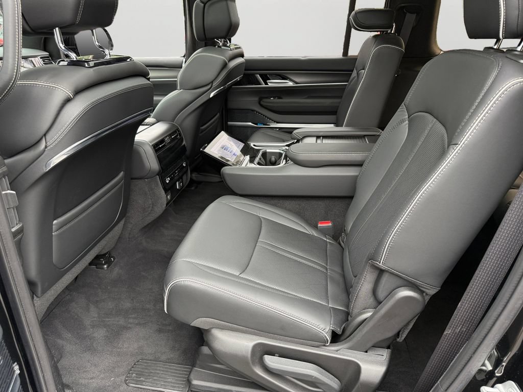 Used 2024 Jeep Grand Wagoneer Series II Obsidian w/ Quick Order Packagew 28T AWD/4WD image 14