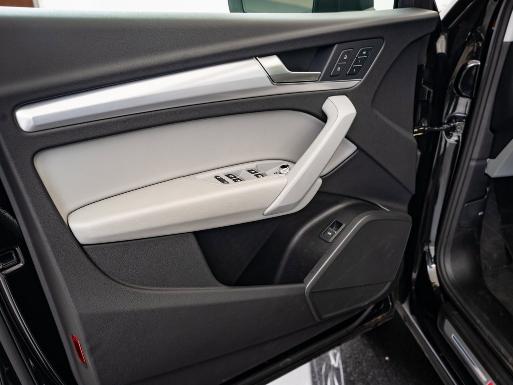 Used 2024 Audi Q5 2.0T Premium w/ Convenience Package image 23