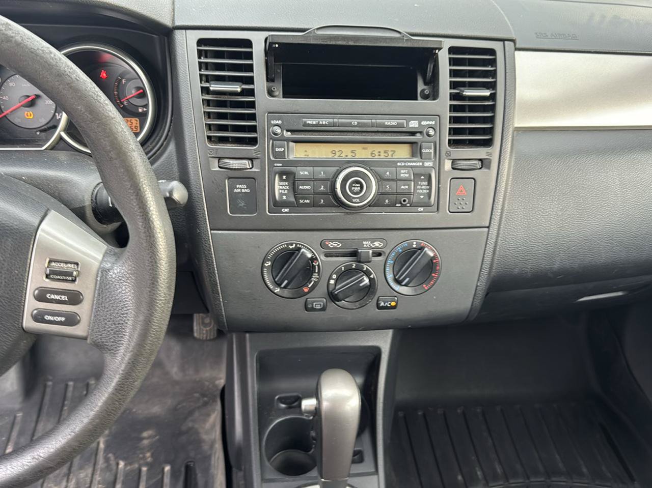 Used 2007 Nissan Versa Hatchback FWD image 10