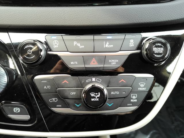 Used 2024 Chrysler Pacifica Touring-L FWD image 51