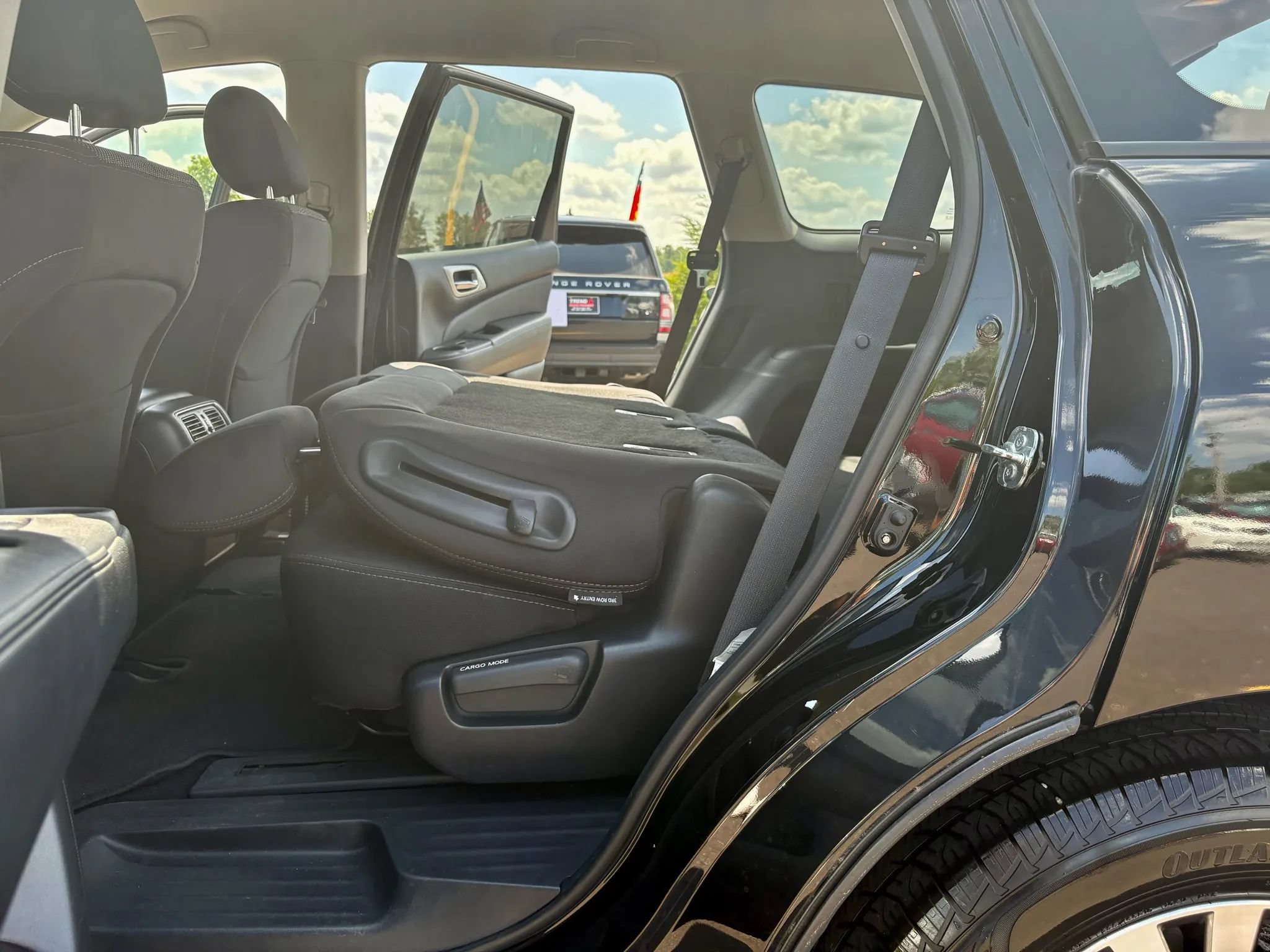 Used 2019 Nissan Pathfinder SV AWD/4WD image 27