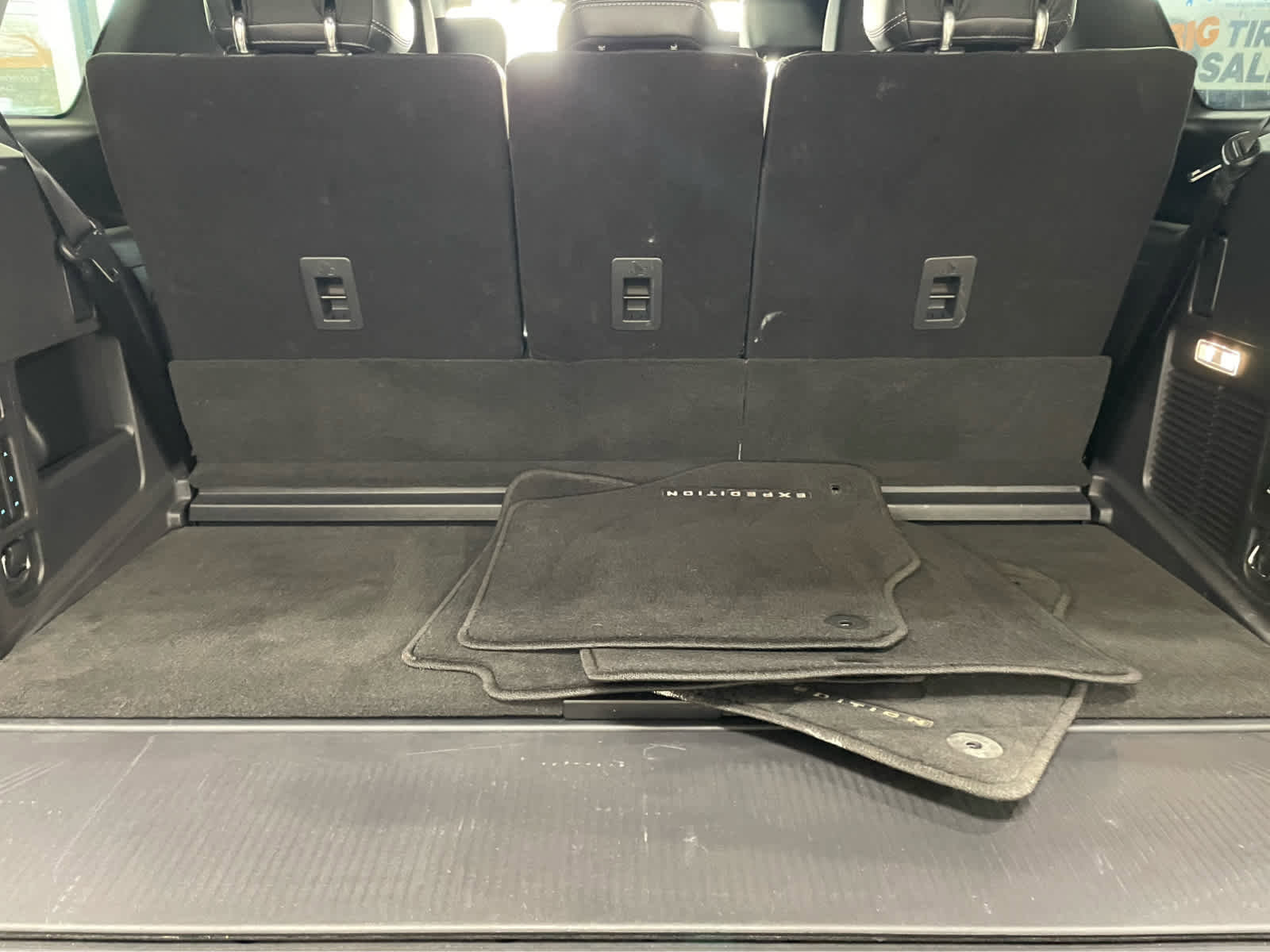 Used 2025 Ford Expedition Platinum w/ Stealth Performance Package AWD/4WD image 39