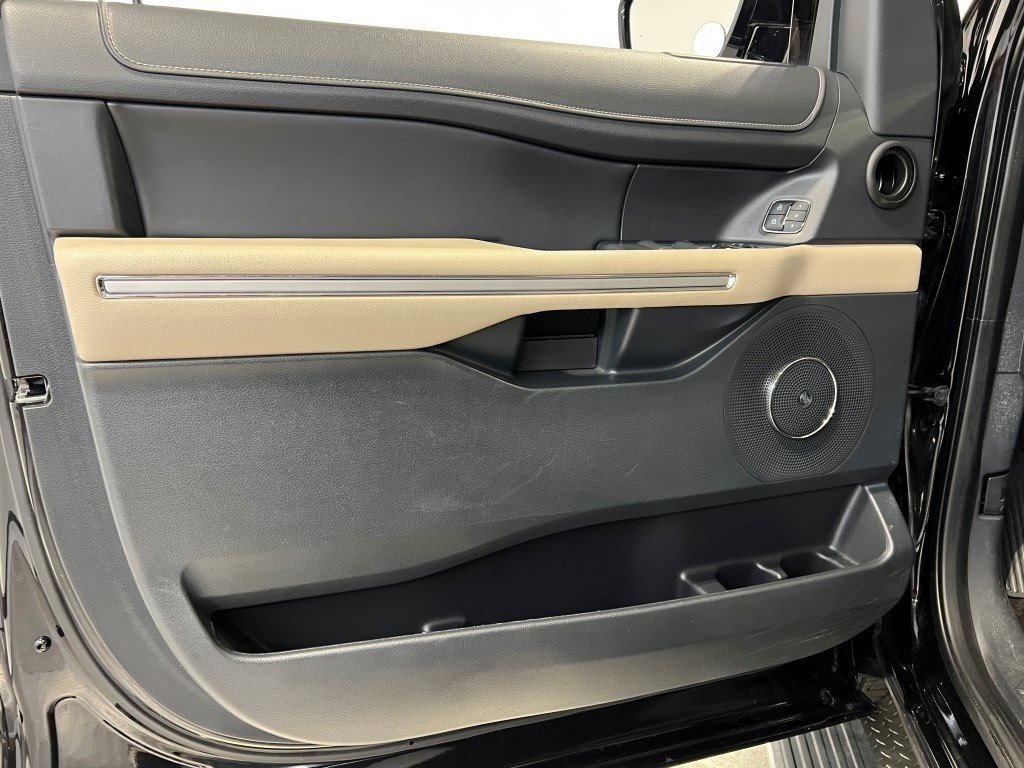 Used 2022 Ford Expedition Max Limited image 32