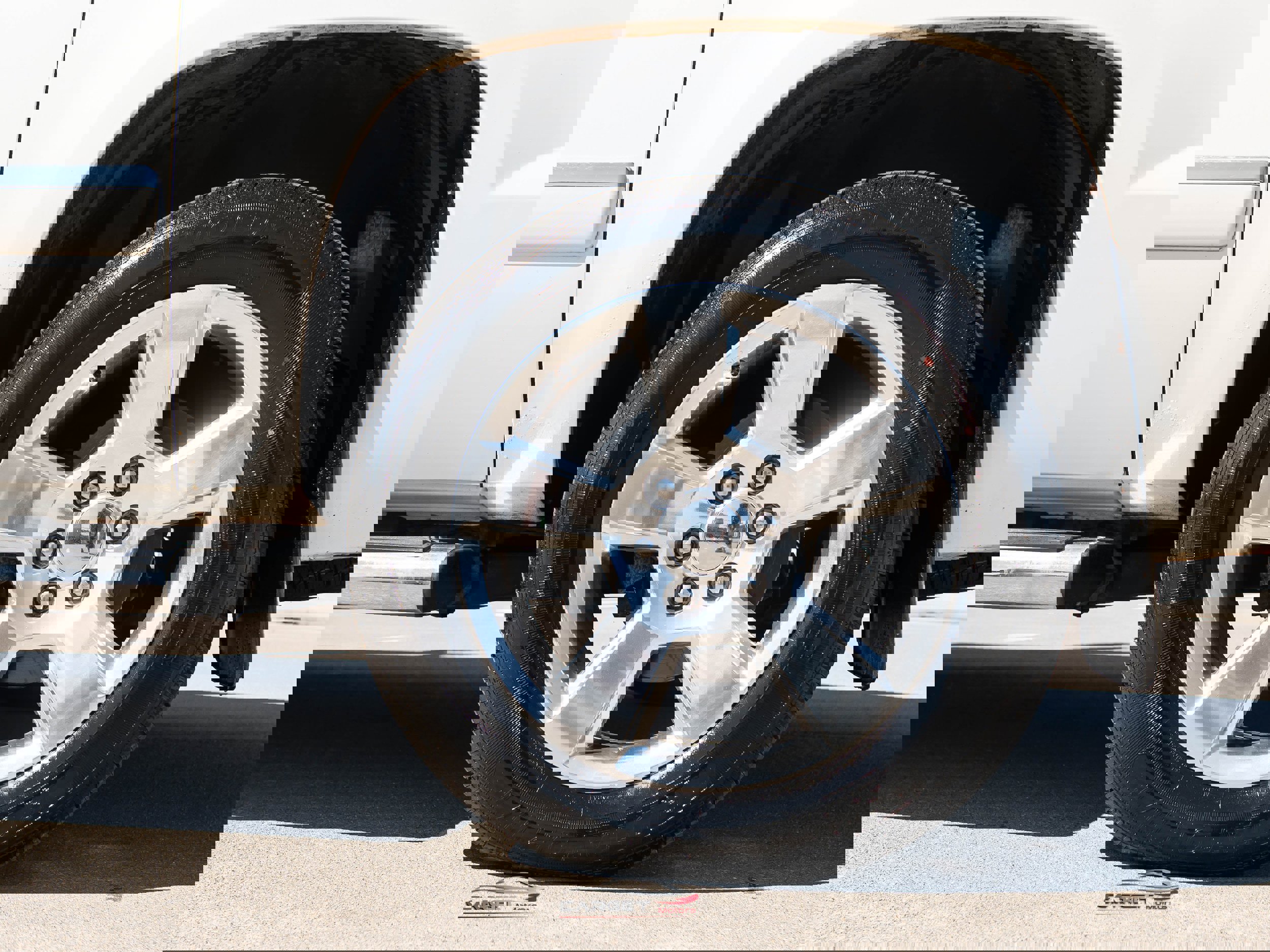 Used 2013 Chevrolet Avalanche LTZ image 11