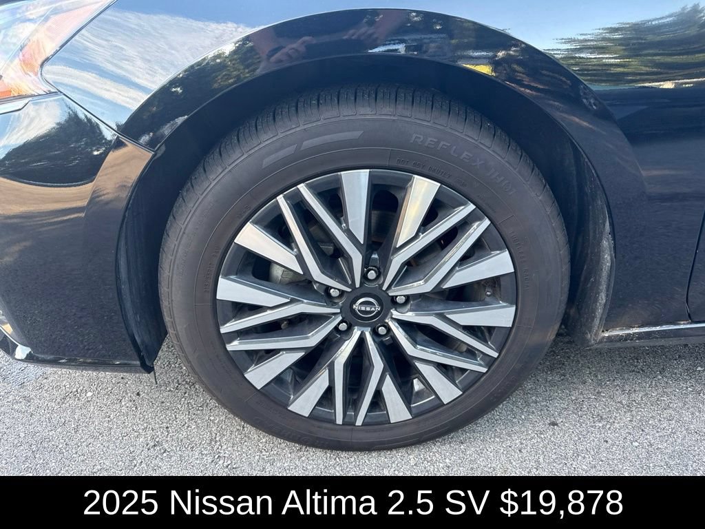 Used 2025 Nissan Altima 2.5 SV FWD image 9