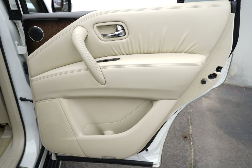 Used 2012 INFINITI QX56 4WD w/ Deluxe Touring Pkg image 38