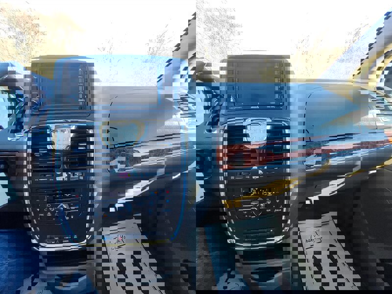 Used 2016 Chrysler Town & Country Touring-L image 20