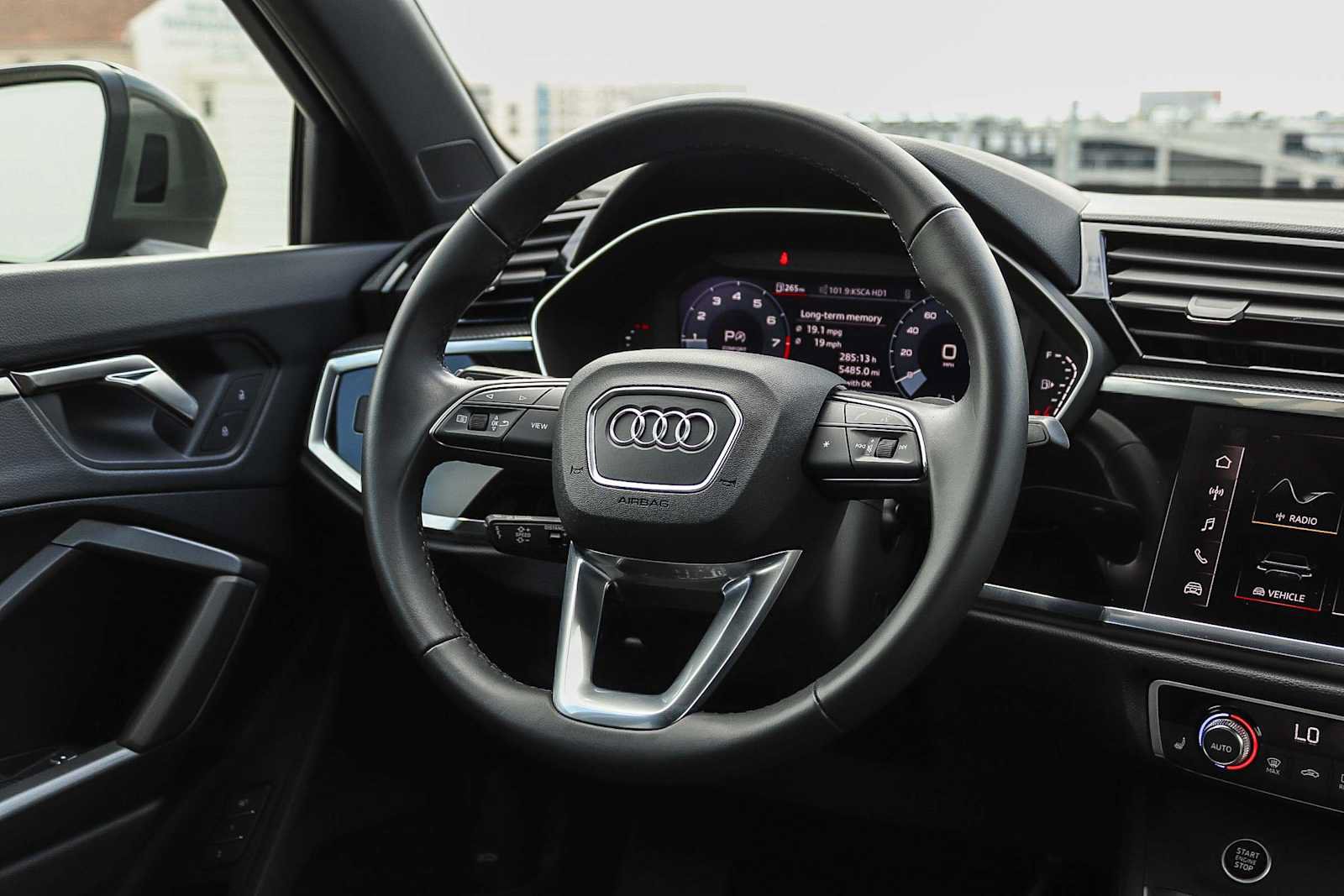 Used 2025 Audi Q3 2.0T Premium w/ Convenience Package AWD/4WD image 21