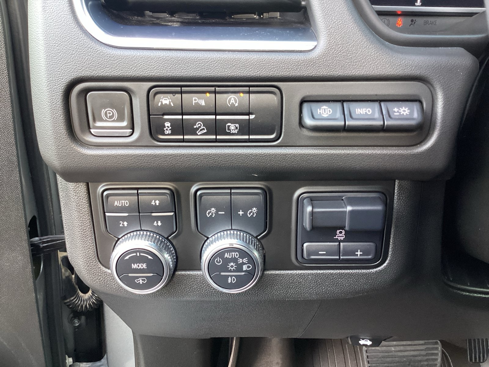 Used 2023 GMC Yukon AT4 w/ AT4 Premium Plus Package AWD/4WD image 35