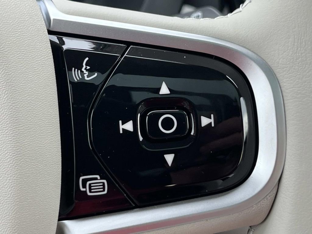 New 2026 Volvo XC60 B5 Ultra w/ Climate Package image 28
