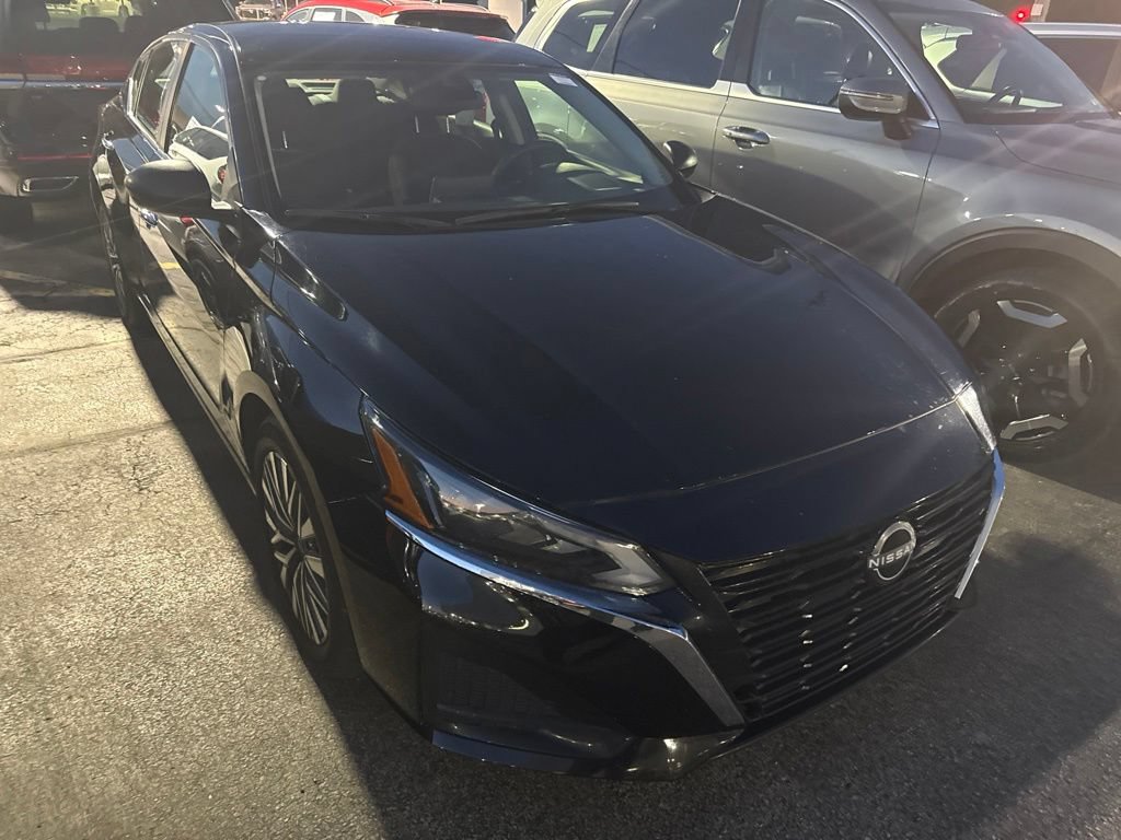 Used 2025 Nissan Altima 2.5 SV FWD image 6
