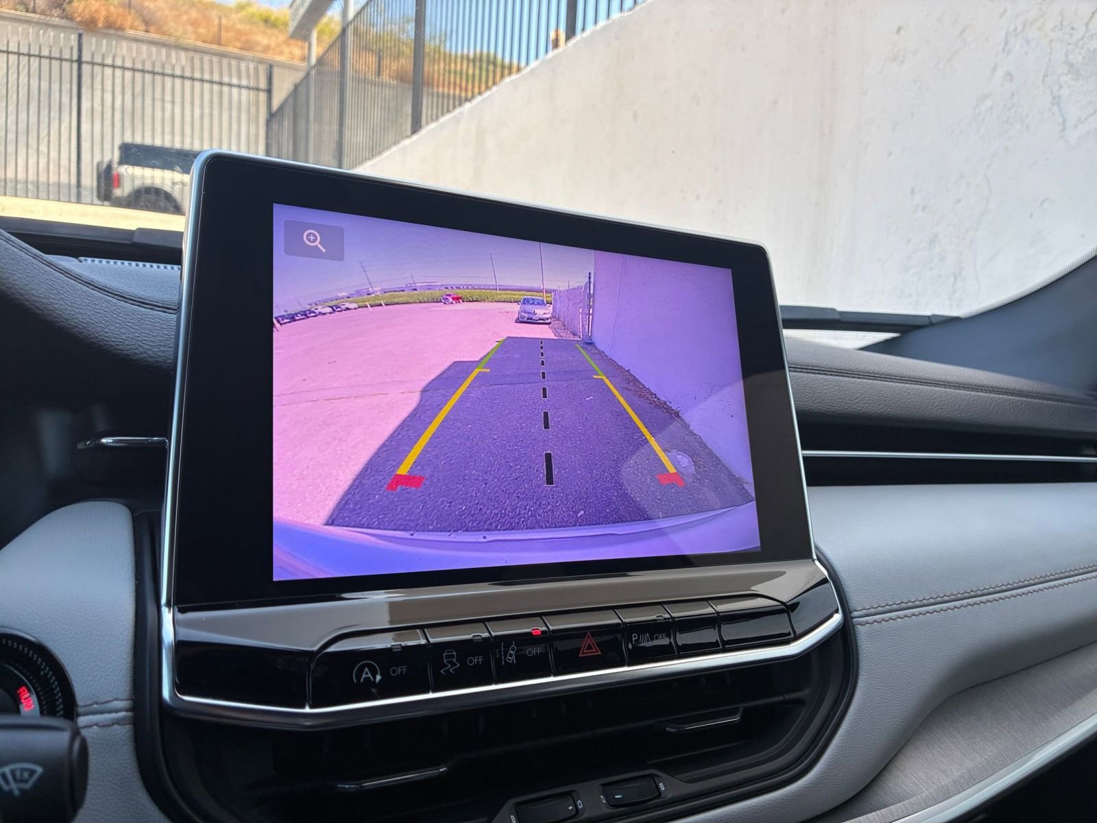 Used 2025 Jeep Compass Limited image 24