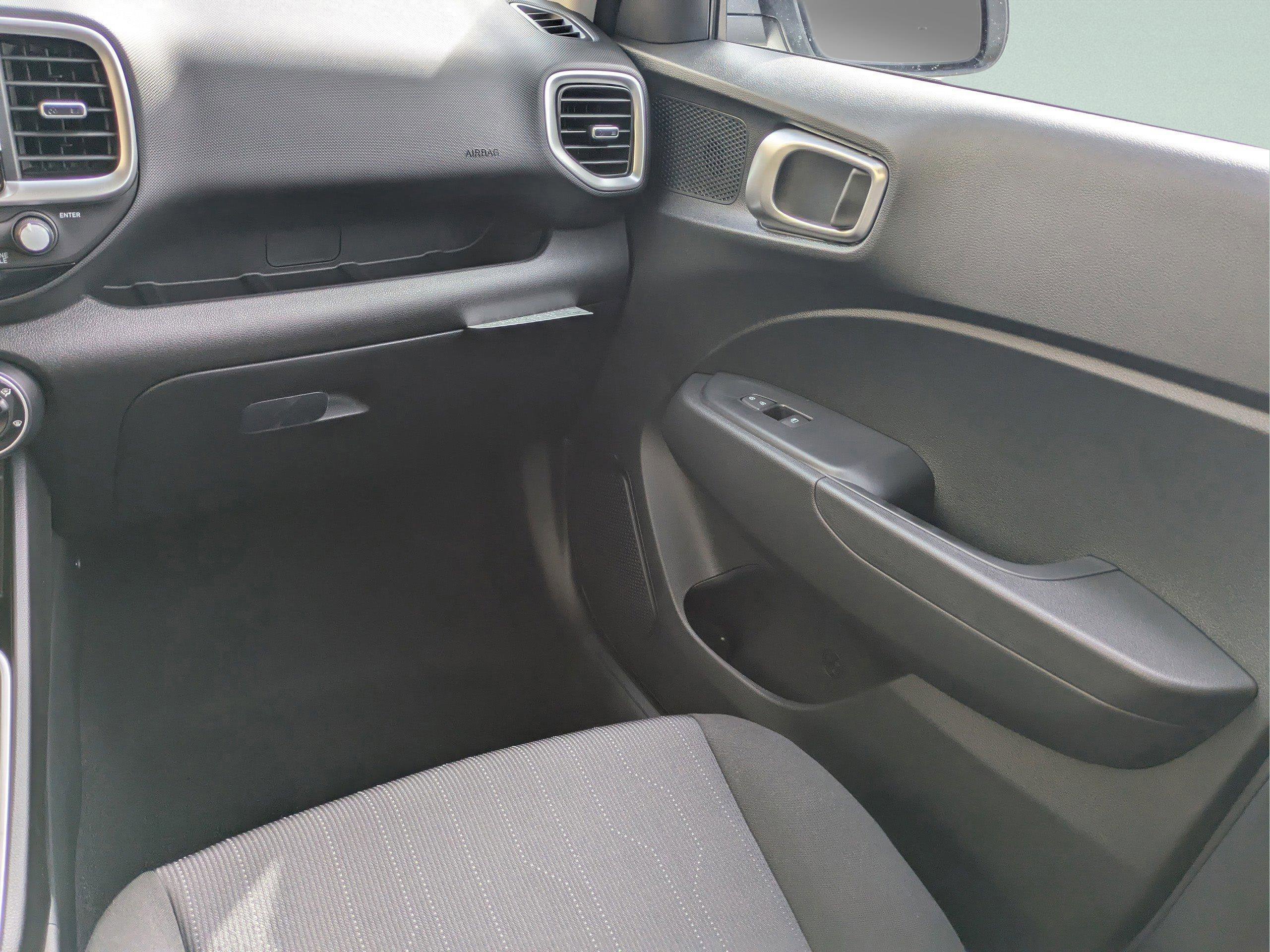 New 2026 Hyundai Venue SE image 19