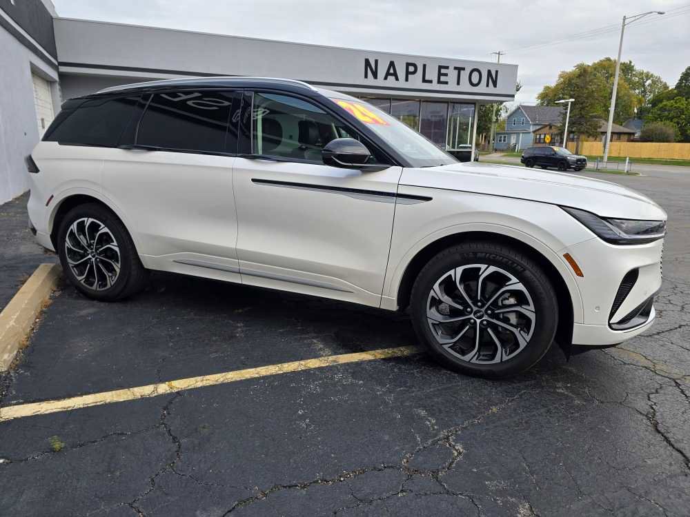 Used 2024 Lincoln Nautilus Reserve w/ Equipment Group 203A image 6