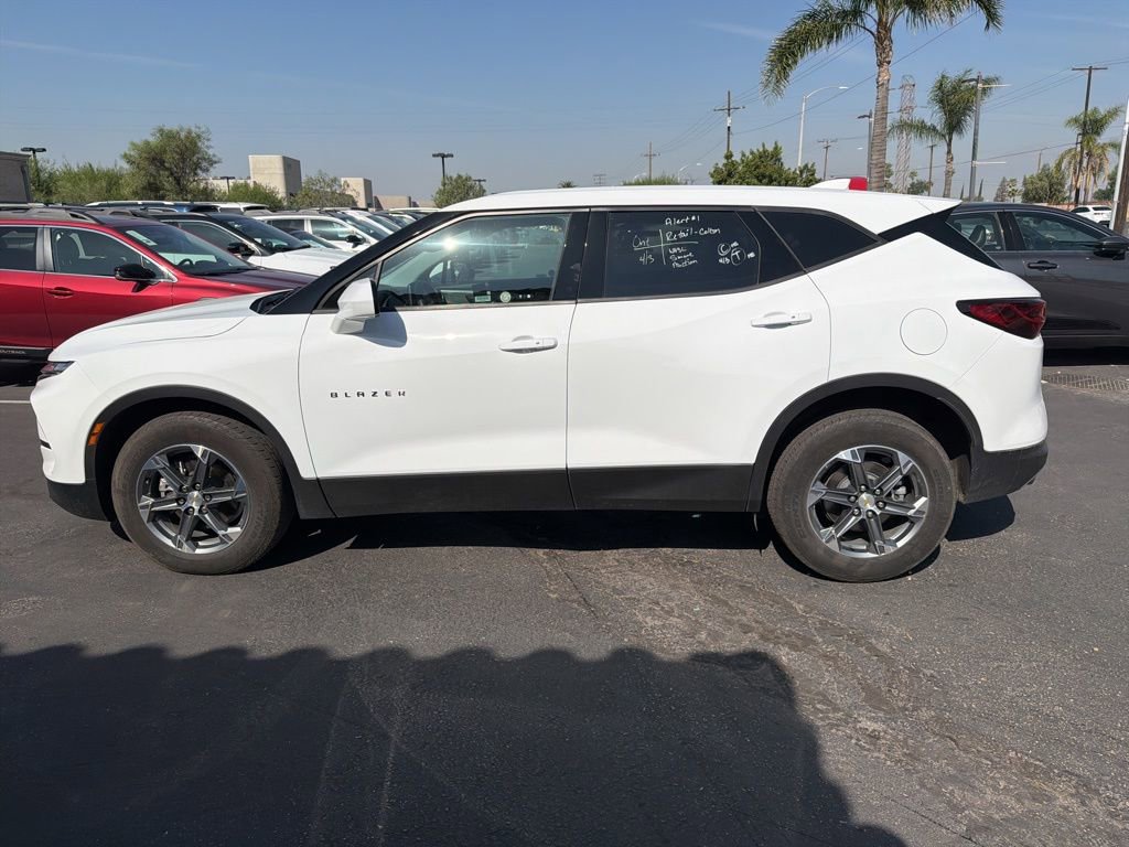 Used 2025 Chevrolet Blazer LT image 2