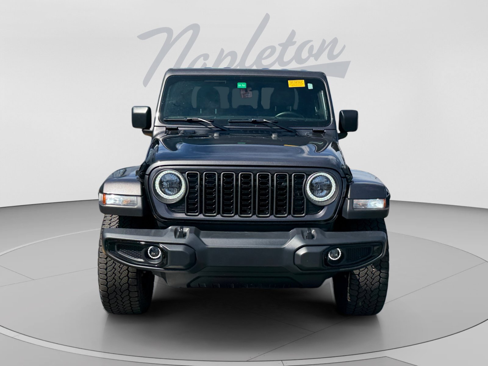 Used 2024 Jeep Gladiator Overland AWD/4WD image 9