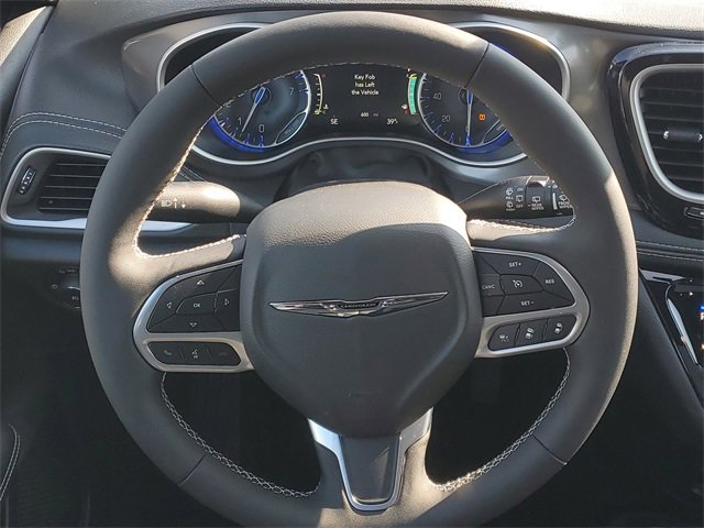 New 2026 Chrysler Pacifica Select image 14