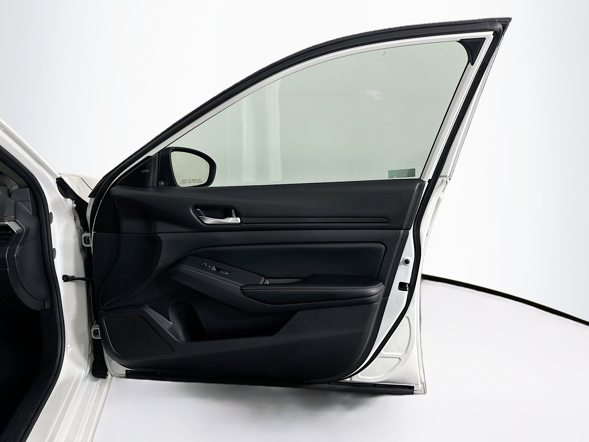 Used 2025 Nissan Altima 2.5 SV image 29