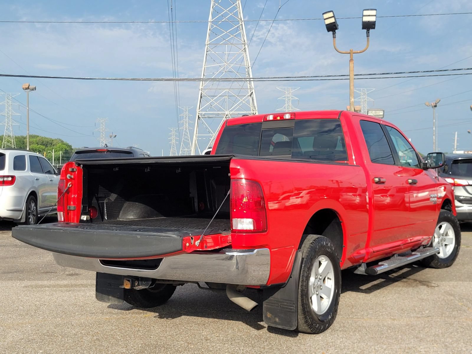 Used 2019 RAM 1500 Classic SLT AWD/4WD image 11