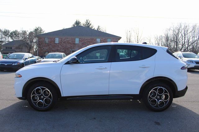 Used 2025 Alfa Romeo Tonale w/ Premium Package image 5