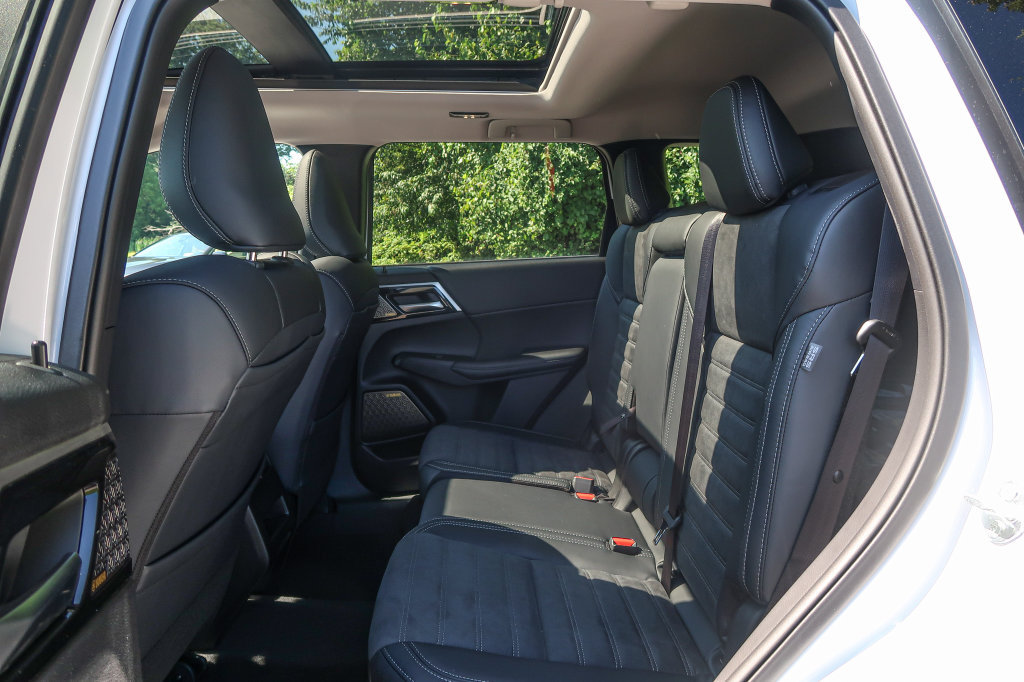 New 2026 Mitsubishi Outlander SE FWD image 22