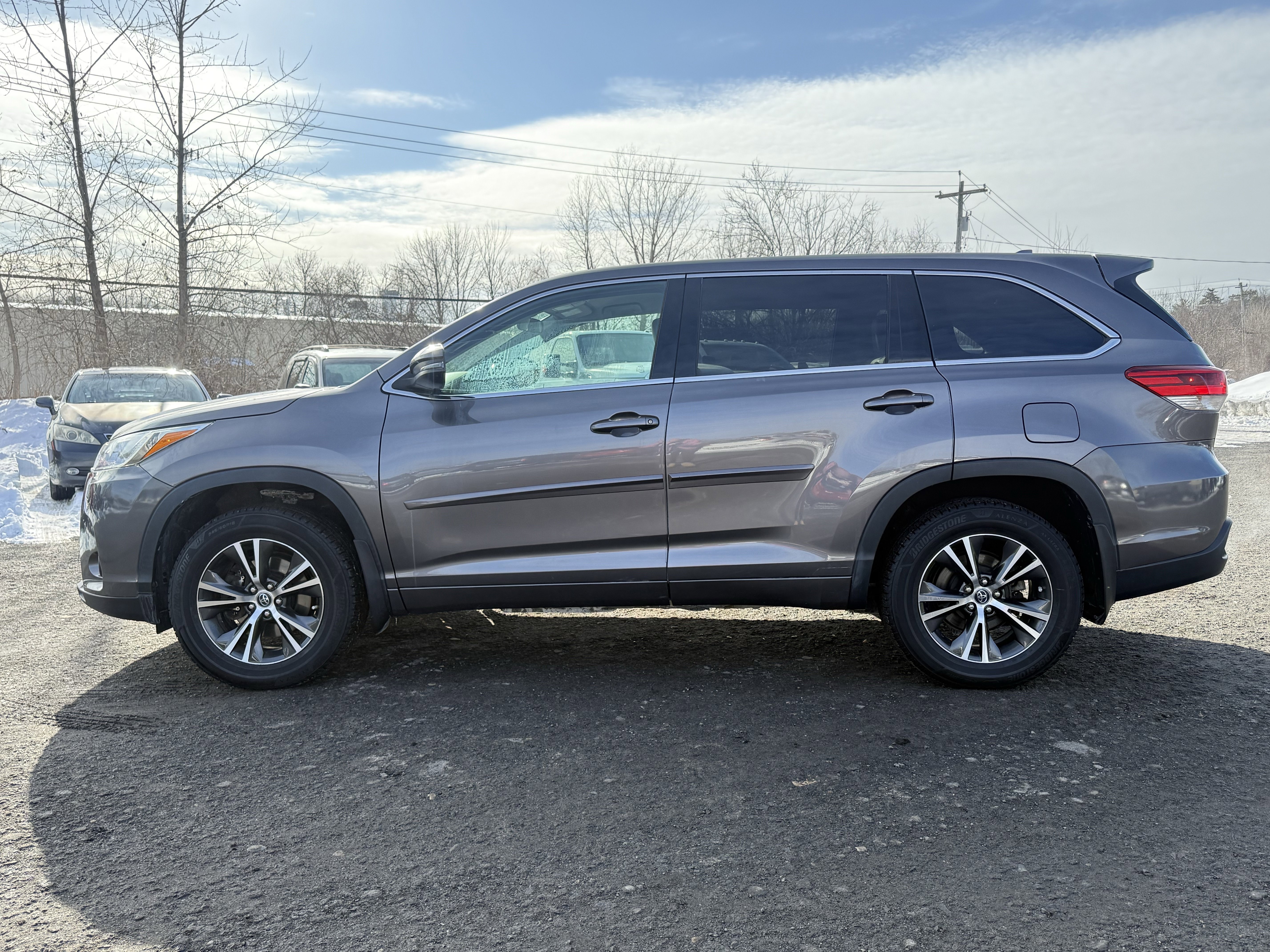 Used 2017 Toyota Highlander Plus image 6