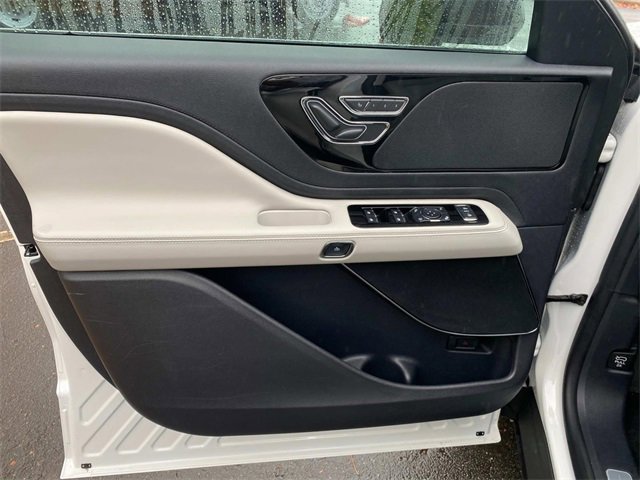Used 2025 Lincoln Aviator 2WD image 13