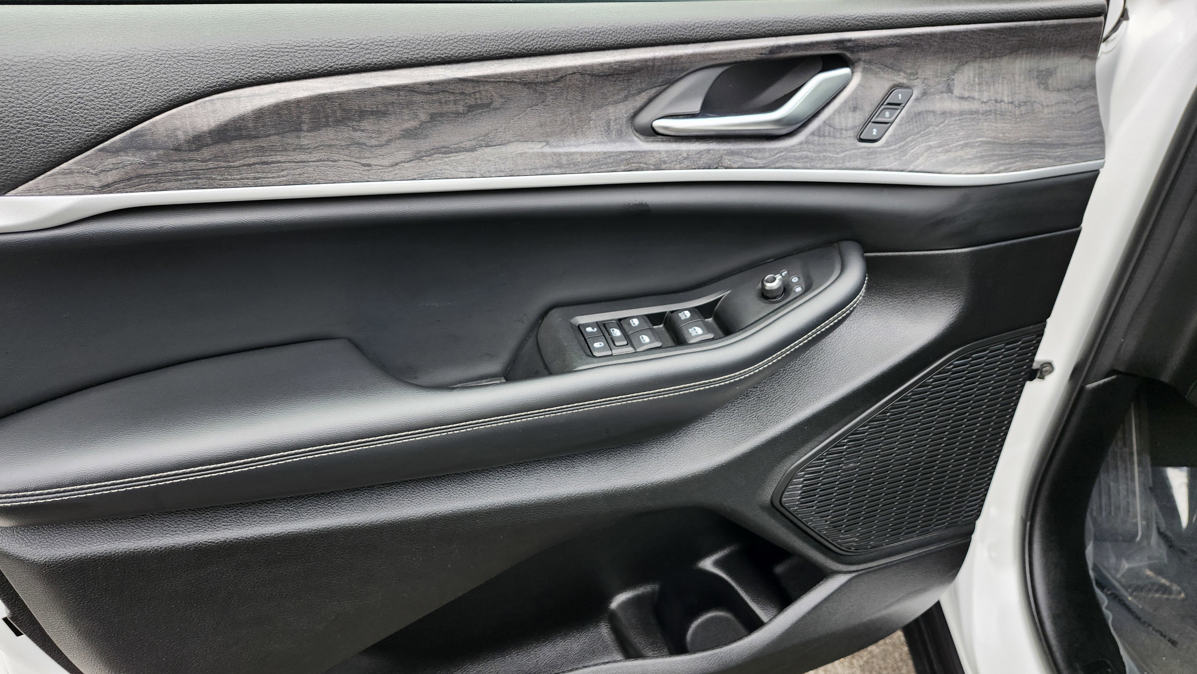 Used 2023 Jeep Grand Cherokee Limited image 27