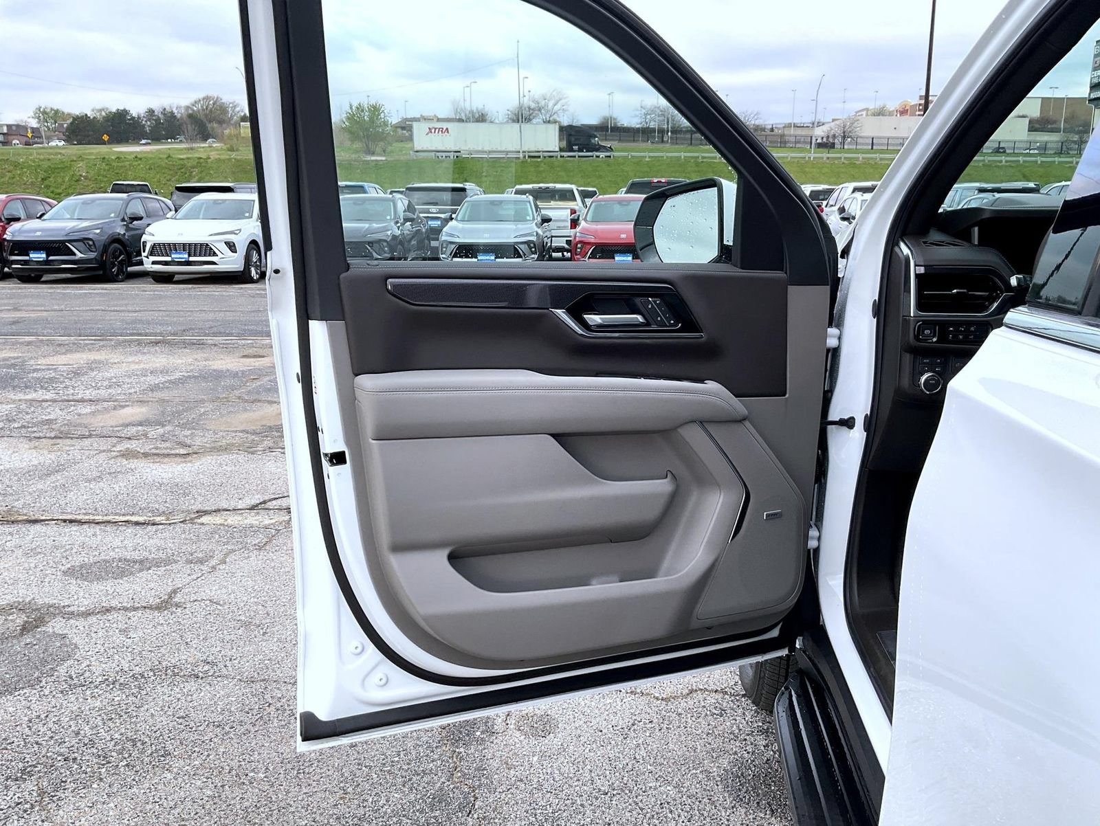 New 2026 GMC Yukon XL Elevation AWD/4WD image 9