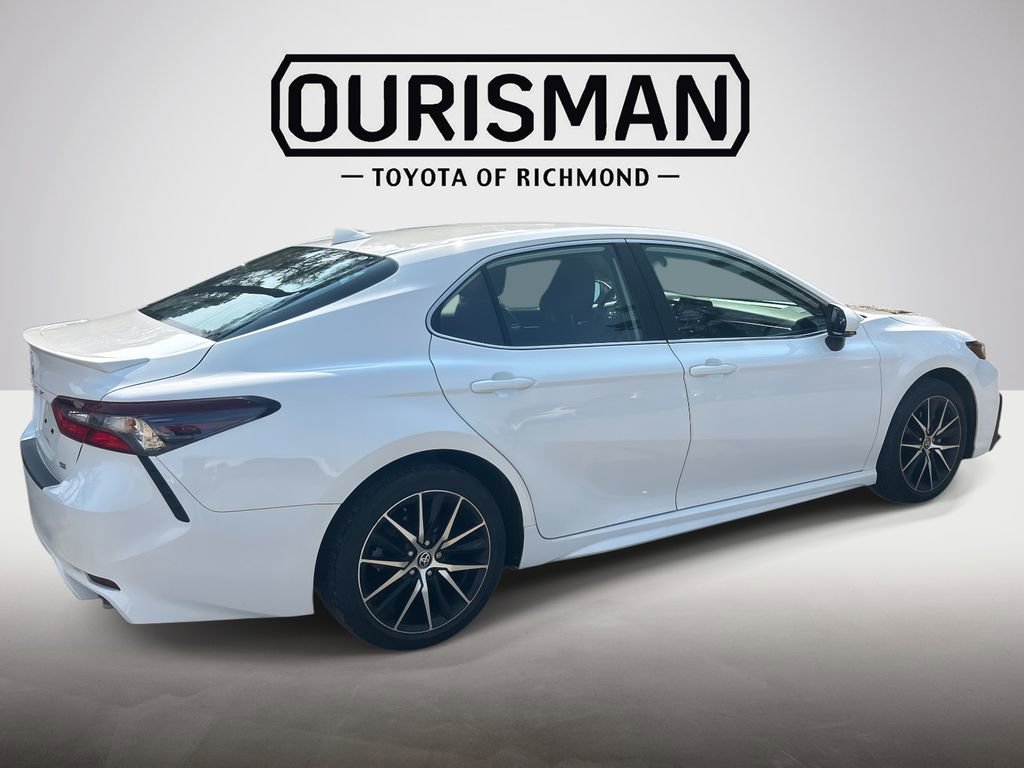 Used 2024 Toyota Camry SE image 3
