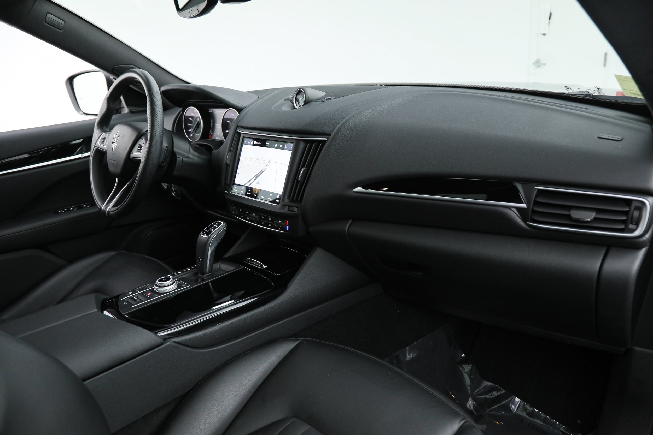 Certified 2023 Maserati Levante GT AWD/4WD image 12