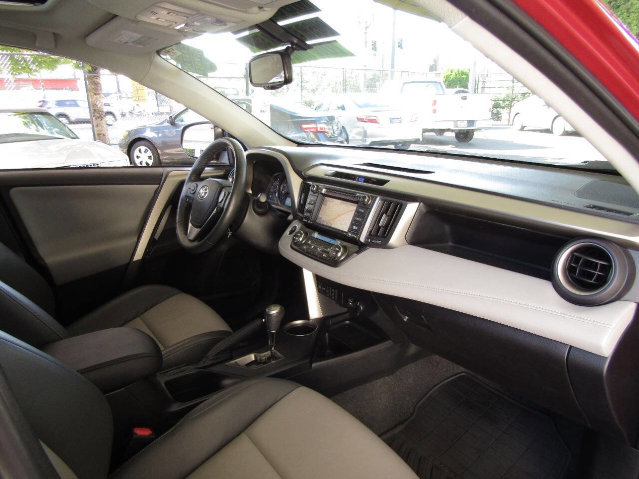 Used 2015 Toyota RAV4 Limited image 21