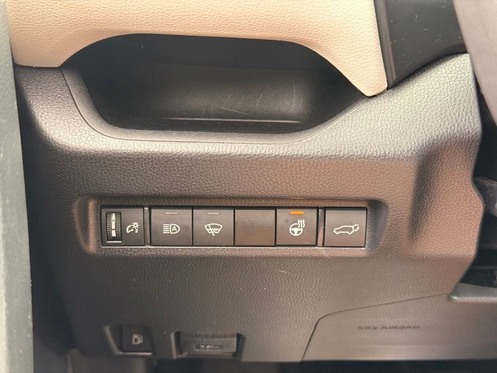 Used 2021 Toyota RAV4 XLE Premium AWD/4WD image 30