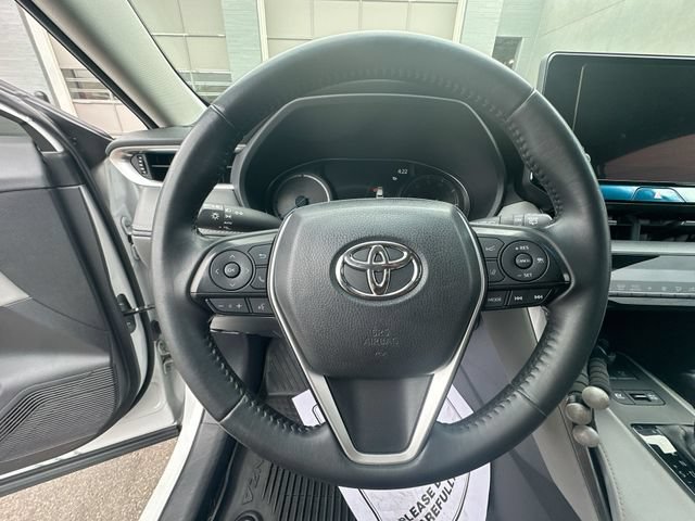 Used 2023 Toyota Venza LE AWD/4WD image 16