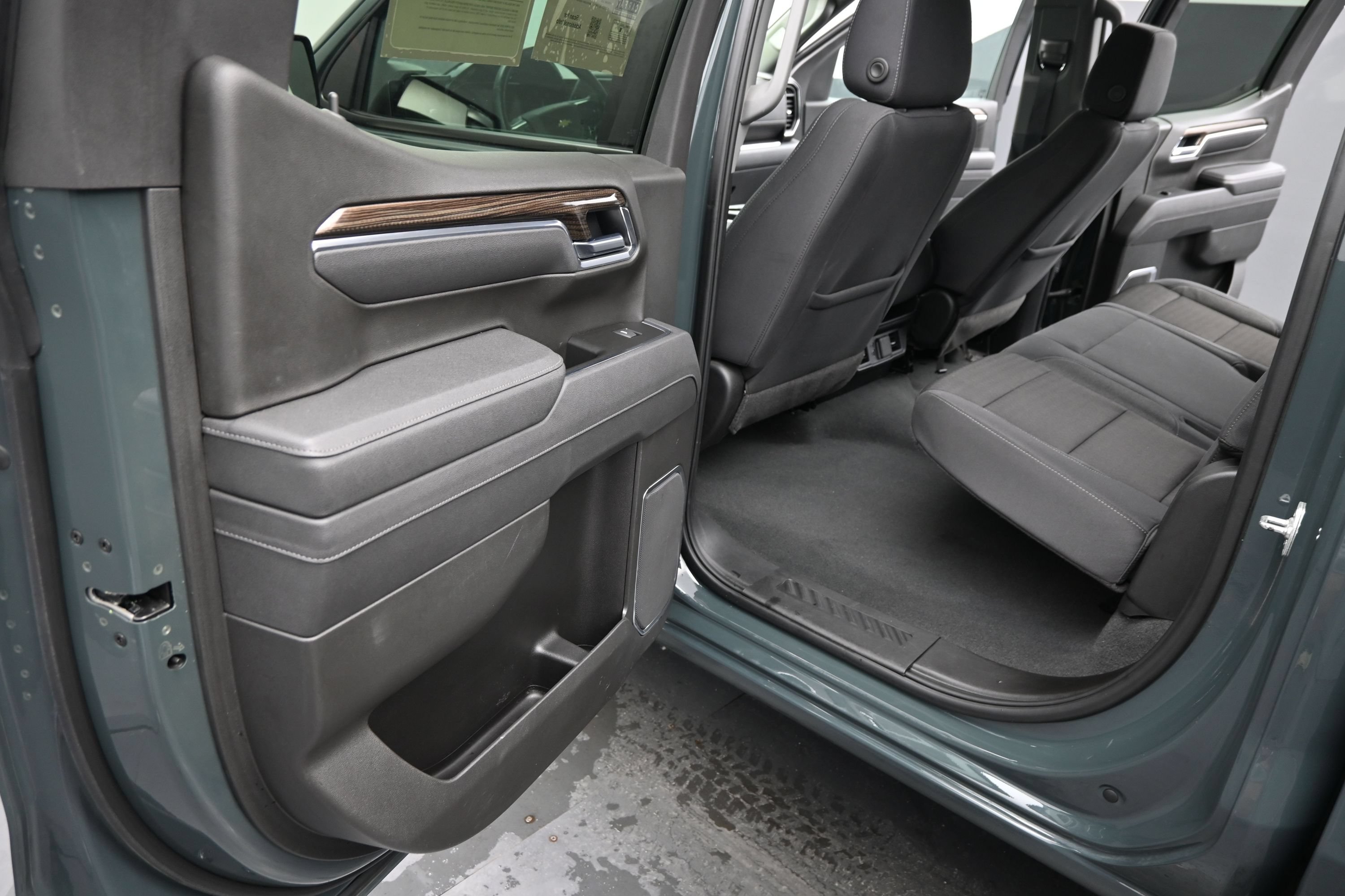 Used 2025 Chevrolet Silverado 1500 LT AWD/4WD image 14