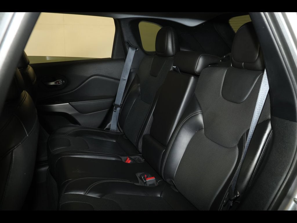 Used 2020 Jeep Cherokee Limited AWD/4WD image 31