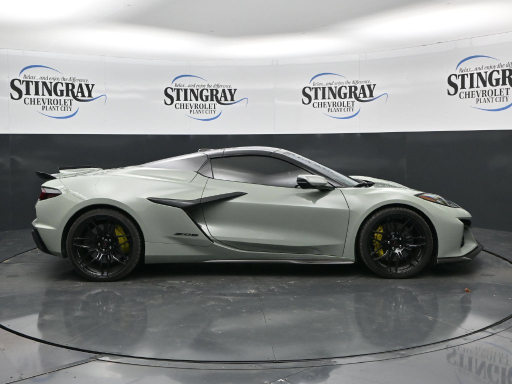 Used 2024 Chevrolet Corvette Z06 w/ Stealth Interior Trim Package RWD image 8