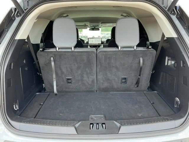 Used 2025 Ford Explorer Active w/ Active Comfort Package RWD image 22
