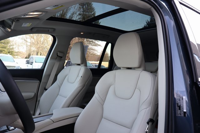 Used 2025 Volvo XC90 B6 Plus w/ Protection Package Premier image 4