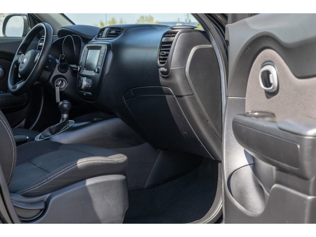 Used 2018 Kia Soul + image 10