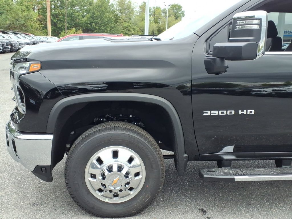 New 2026 Chevrolet Silverado 3500 LTZ w/ LTZ Plus Package AWD/4WD image 7