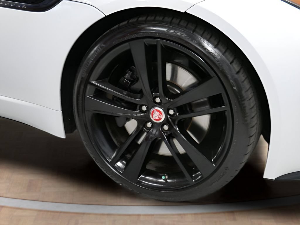 Used 2017 Jaguar F-TYPE Coupe RWD image 3
