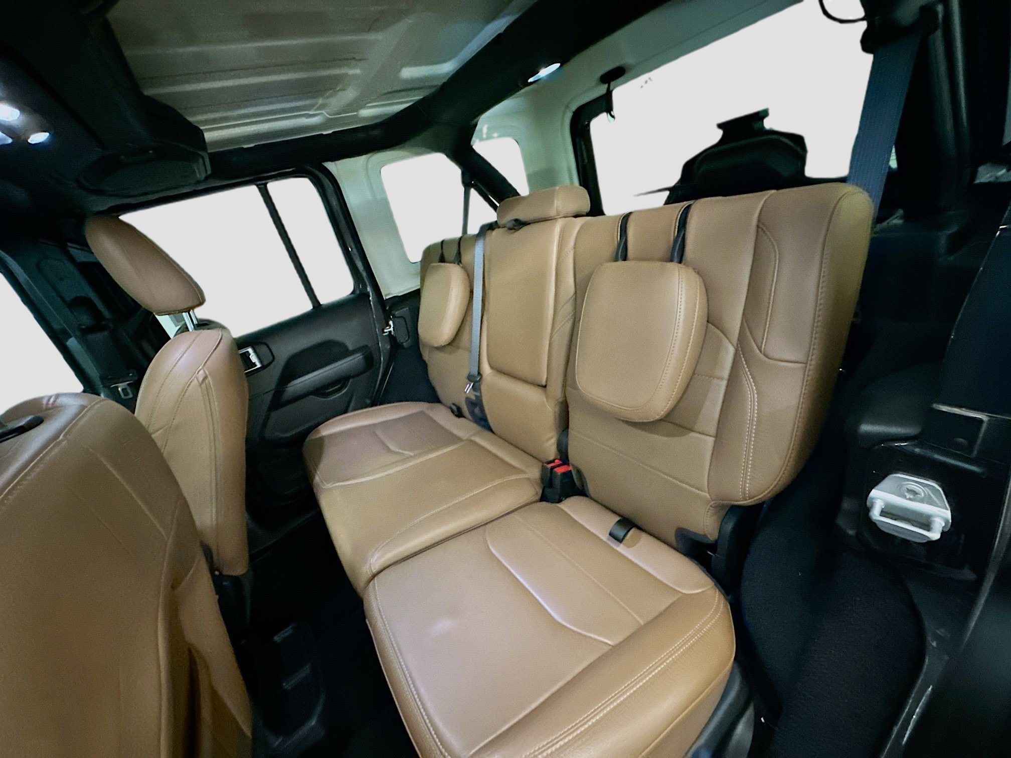 Used 2021 Jeep Wrangler Sahara w/ Cold Weather Group image 29