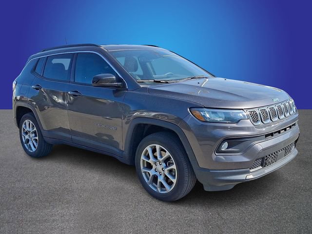 Used 2023 Jeep Compass Latitude AWD/4WD image 3